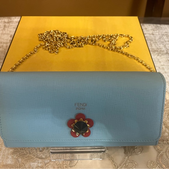 Fendi Vitello Elite Flower Wallet on Chain - EUC includes COA - Picture 3 of 14